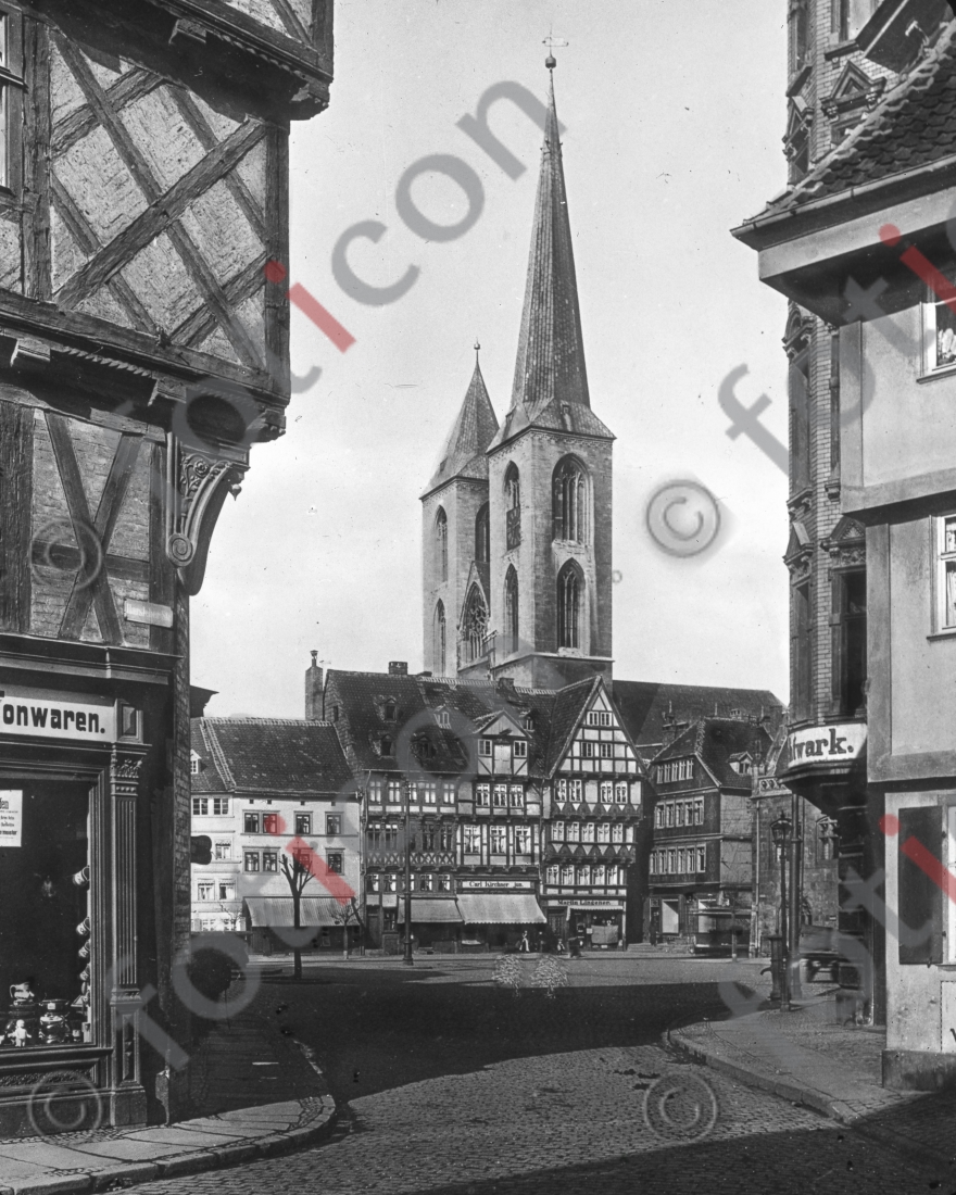 Blick auf den Holzmarkt  I View of the Holzmarkt (foticon-simon-168-003-sw.jpg)
